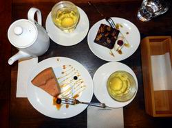 阿里山カフェのスイーツとブレンド紅茶